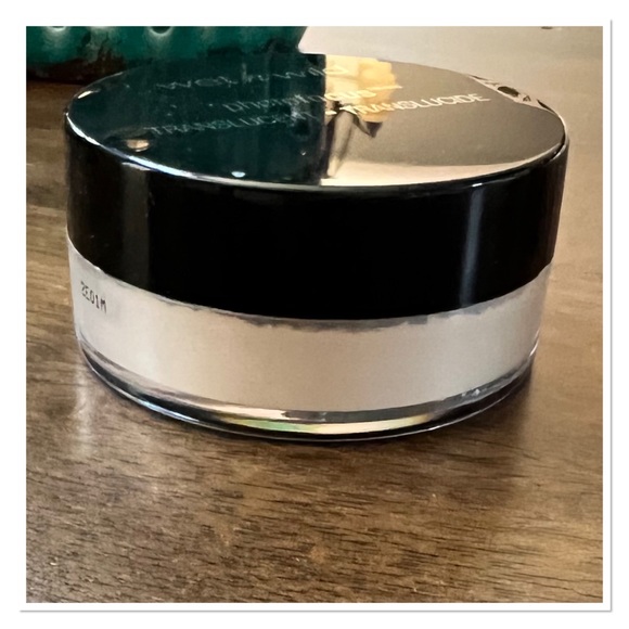 WET & WILD Photofocus Loose Translucent Setting Powder 🆕 - Picture 7 of 9